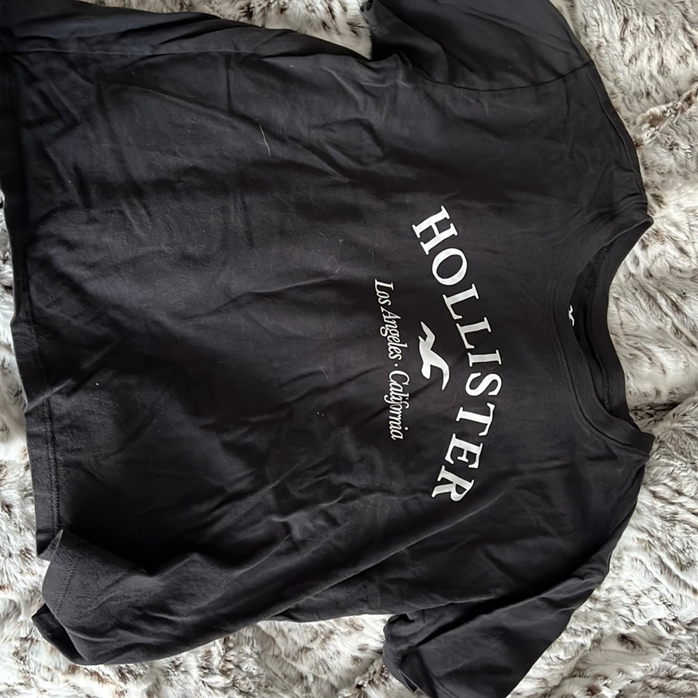Grey hollister shirt
